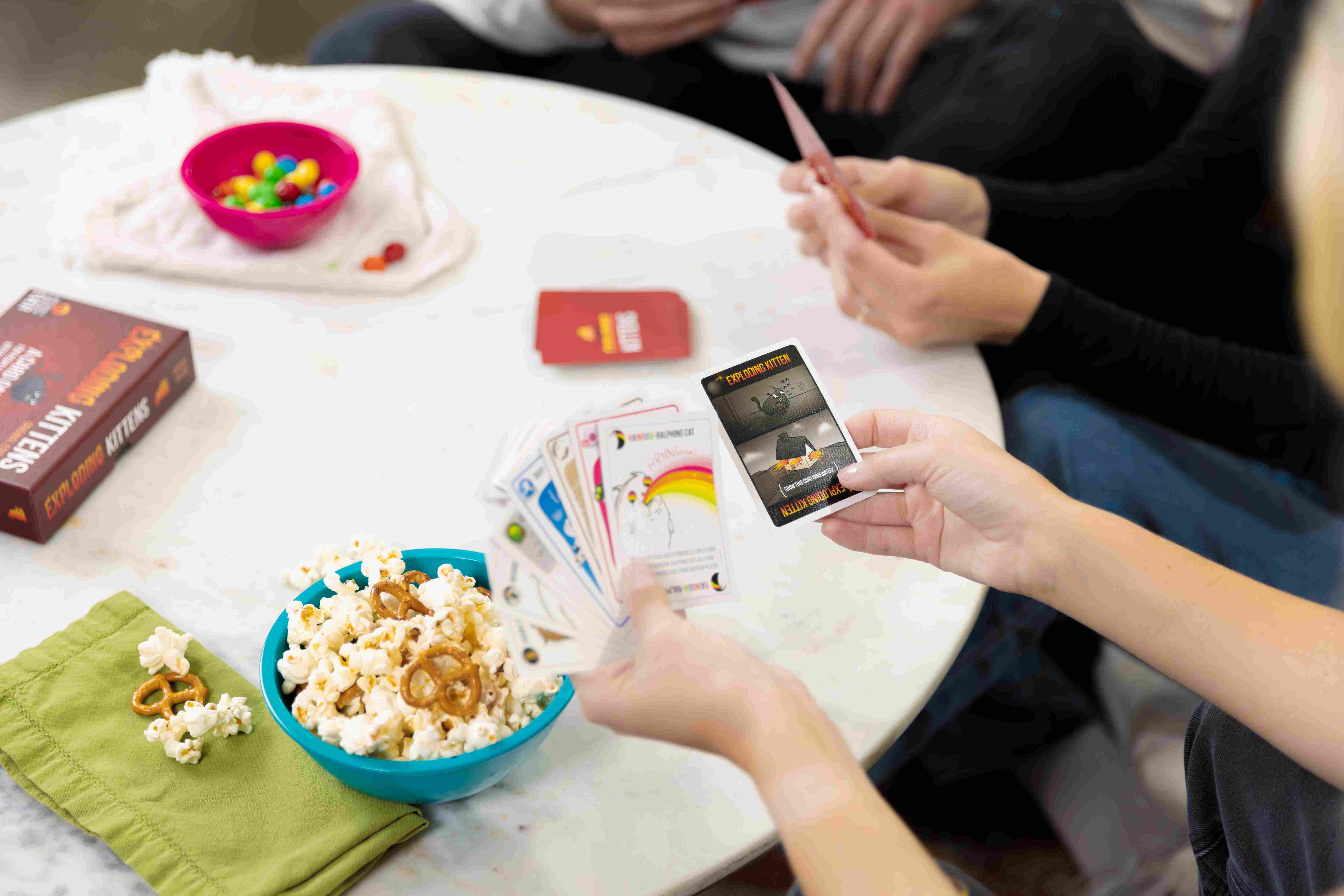 EXPLODING KITTENS