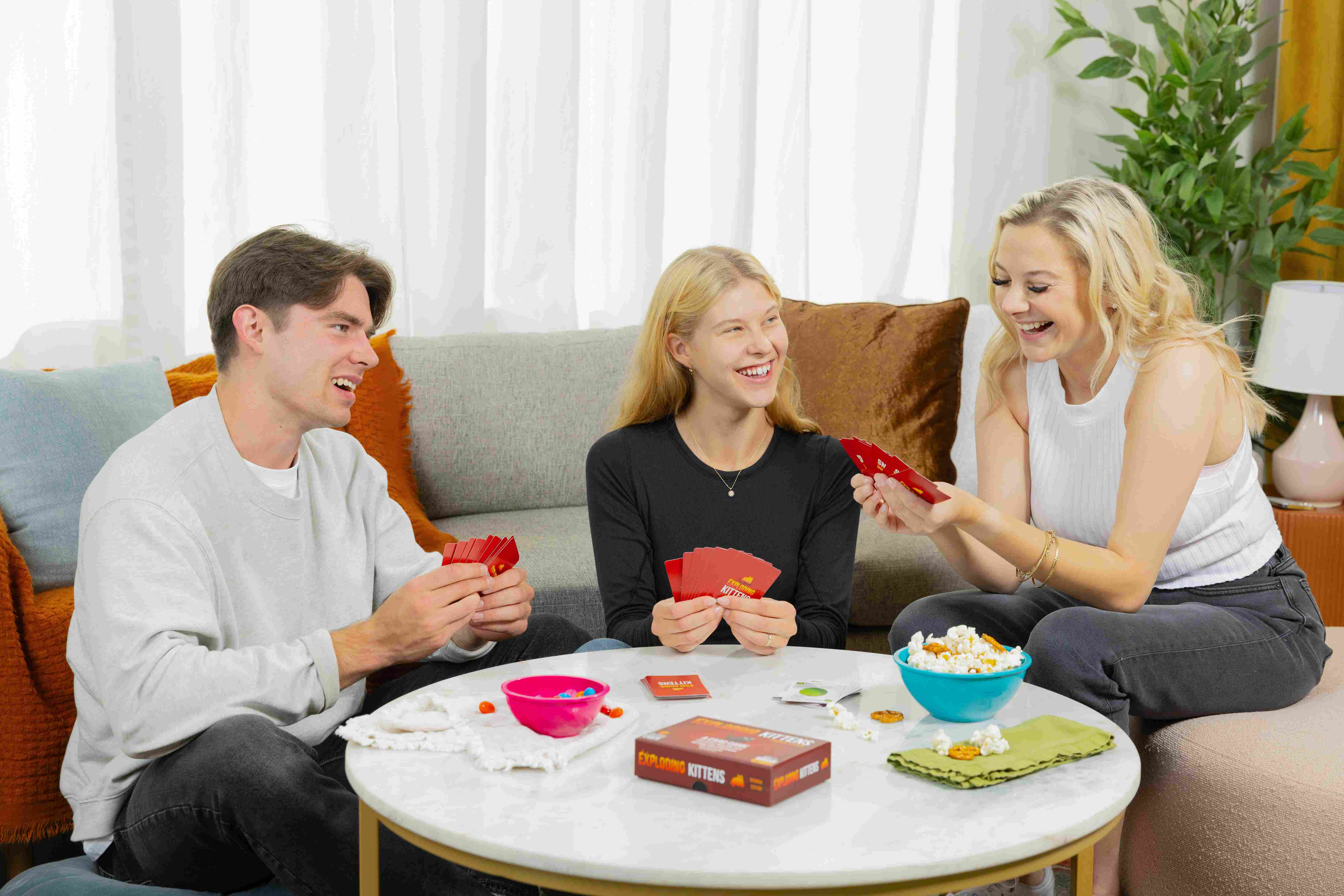 EXPLODING KITTENS