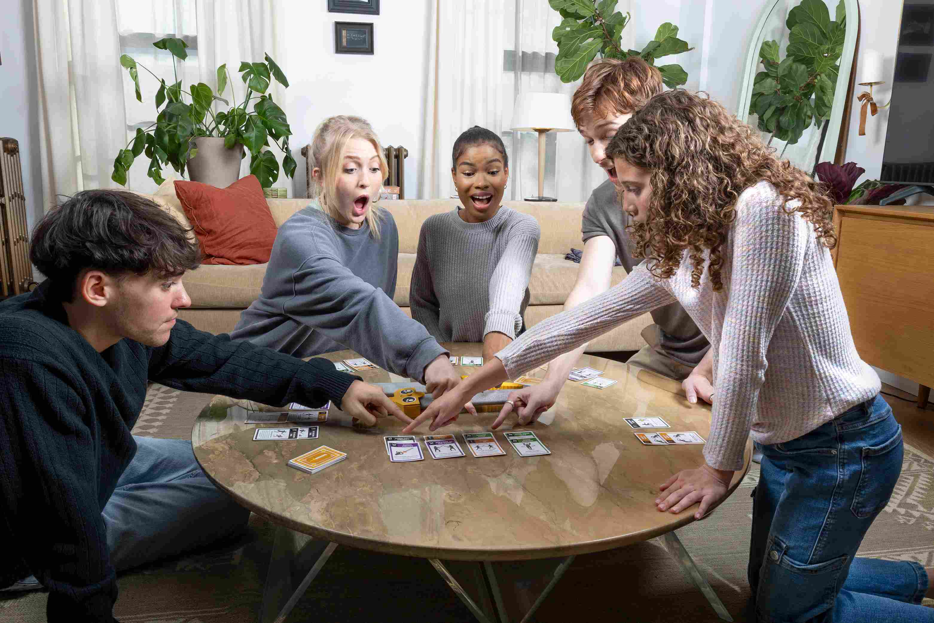 Juego de mesa vamos a pegarnos con espadas de mentira exploding kittens